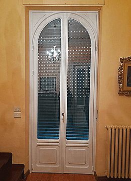 Foto di porta classica della Living srl Living serramenti